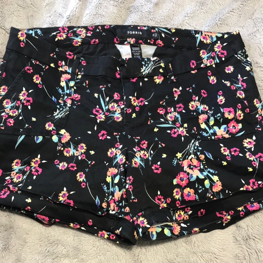 Torrid Women's Black Floral Shorts